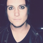More-Syn-ning-synyster-gates-20038846-480-656.jpg