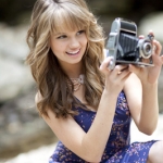 Debby-filming-on-holidays-destiny_singer-14843427-266-399.jpg