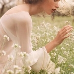 dream,field,white,white,dress,woman-1126c961ced900d5bafa4de2a08915f2_m.jpg