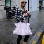 lady_gaga_looking_for_new_sunnies.jpg