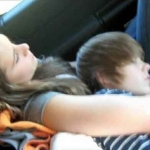 Justin bieber egy lány őlében fekszik (L) új.jpg