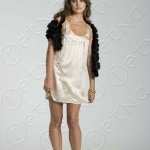 Phoebe-Tonkin-modeling-cariba-heine-and-phoebe-tonkin-3382911-341-512.jpg
