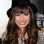 demi-lovato-in-black-hat.jpg