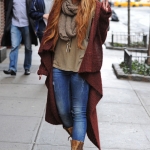 48871_Preppie_Miley_Cyrus_shopping_for_shoes_in_New_York_City_19_122_10lo.jpg