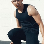 joe-jonas-details-april-2011-03162011-03.jpg