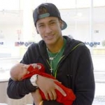 NEYMAR ÉS A GYERMEKE