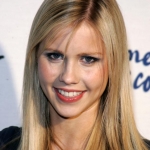 193352-l-actrice-autralienne-claire-holt-lors-637x0-2.jpg