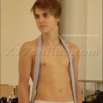 justinbieber-shirtless-selenagomez-2011.jpg