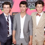 116615_2010-kids-choice-awards-jonas-brothers-burn-up-the-red-carpet.jpg