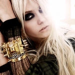 taylor-momsen-02-300x400.jpg
