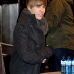 justin-bieber-signing.jpg