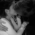 justin-bieber-selena-gomez-kissing-fake-picture-295x300.jpg