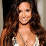 demi-lovato-2011-vh1-do-something-awards-561x728.jpg