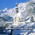 church_in_snow_1600x1200.jpg