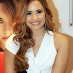 Demi-Lovato-Long-and-Ombre-Hair-Color-For-2013-06.jpg