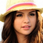 cute-selena-gomez-2011-448x336.jpg