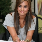 demi_lovato_hair_2010.jpg