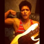 Bruno_Mars_Celebrity_Twitter_Pictures_XeuQng7XPLyl_large.jpg