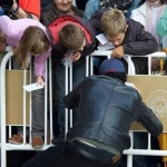 Tom Hiddleston és a rajongók :)