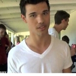 taylorlautner-1309966100_310x300.jpg