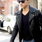 full_taylor_lautner_shopping_002_wenn5457573.jpg