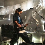 Tom-Kaulitz-guitar-17952510-300-400.jpg
