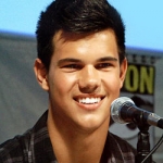 250px-Taylor_Lautner_at_the_2009_San_Diego_Comic_Con.jpg