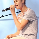 justin-bieber-performing-live-at-the-squaire-09.jpg