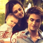 Alkonyat Bella (Izabella) Edward és Renesmee.jpg