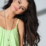 Selena Gomez, a kedvenc énekesnőm.Gyönyörű!