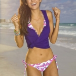 nina-dobrev-seventeen-fitness-1.jpg