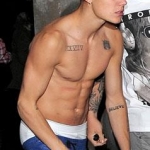 gty_justin_bieber_shirtless_ss_thg_130301_ssv.jpg