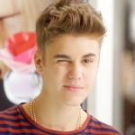 Justin-Bieber-Macys-900x600.jpg