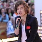 harry-styles-one-direction-performs-on-today-03.jpg