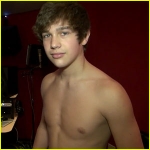 austin-mahone-shirtless-in-mahomies-madness-episode.jpg