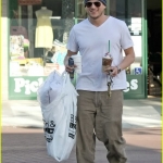 wentworth-miller-pillow-handcuffs-0.jpg