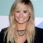 Demi-Lovato-lors-de-la-soiree-Fox-Summer-TCA-All-Star-Party-a-Los-Angeles-le-1er-aout-2013_portrait_w674.jpg