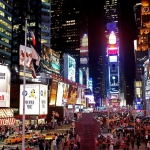 new_york_manhattan_street_night_.jpg