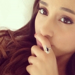 Ariana-Grande-Fans.jpg