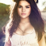 Selena-Gomez-Height-and-Weight-20131 (1).jpg