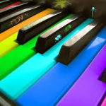 színes zongora