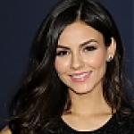 thumb_Victoria_Justice_12~9.jpg