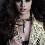 hlsr-selenagomez-304xx2400-3600-0-0.jpg