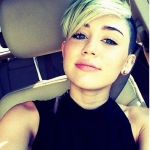miley kocsijában