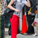 miley-cyrus-visiting-liam-on-set-01.jpg