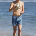 Kendall-Schmidt-shirtless1.jpg