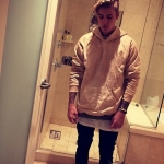 Justin-Bieber-Instagram-2015-06-17_L194QmFXYmNWSWpBZ2tPN19OYkJLdDBZRUVjWT0vMTY2eDA6MTAxOXgxMjgwLzY0MHgwL2ZpbHRlcnM6d2F0ZXJtYXJrKDIwY2U5ODc5LTYxOTctNDI4Ni1iYmY4LTE3MTg1M2JkM2RlZSwzOTAsNzgyLDEwKS81NjBjYWQzNi1mYW.jpg